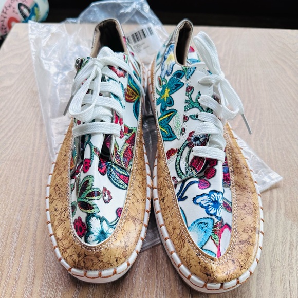 unbranded Shoes - New Women’s Floral Sneakers 9.5 41